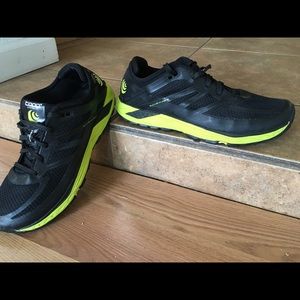 Men’s TOPO Runventure 2 (Size 10) Euro 44